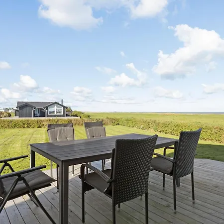 4 Bedroom Lovely In Holiday home