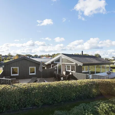 4 Bedroom Lovely In Holiday home