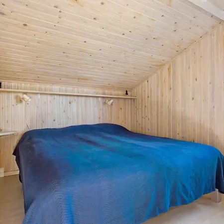 4 Bedroom Lovely In Holiday home